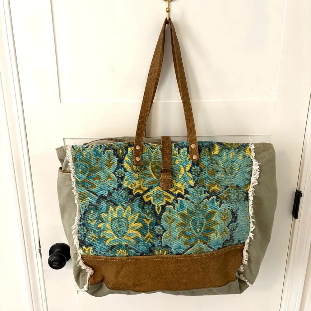 Myra Bag Aqua Magic Weekender Bag. 18” x 25”.